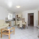 Lara * Pula