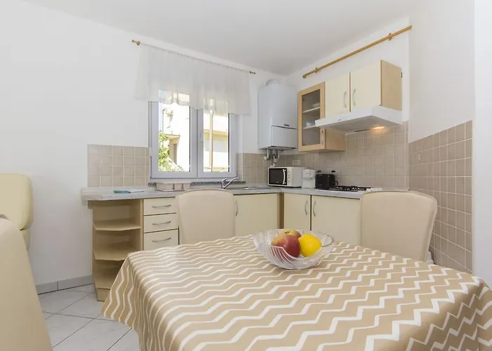 Apartment Lara *