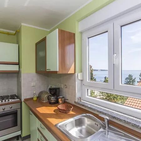 Apartment Lara *