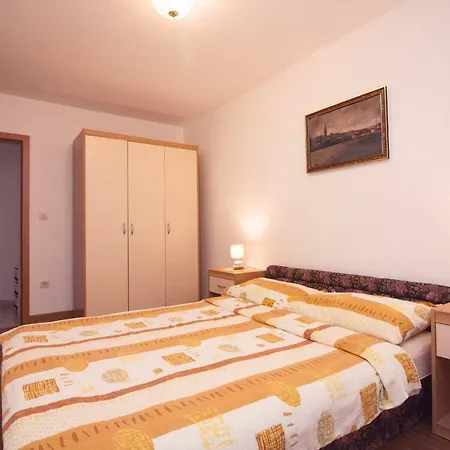Lara Apartmán